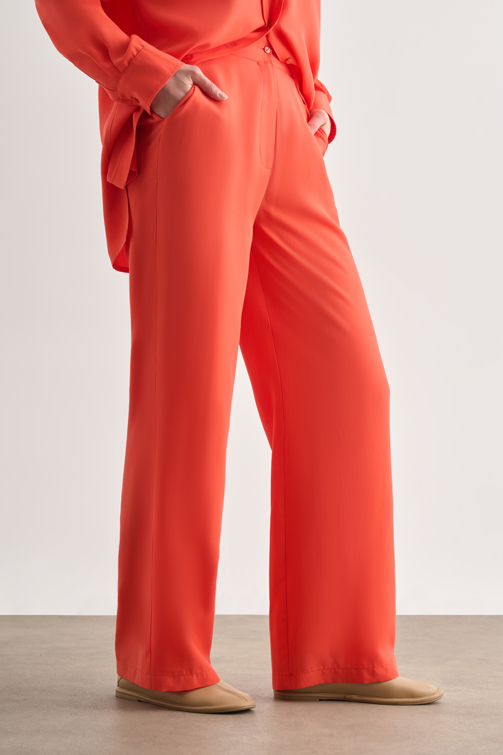 mizalle-nar-cicegi-kemerli-rahat-kesim-modal-pantolon-56689-12-B