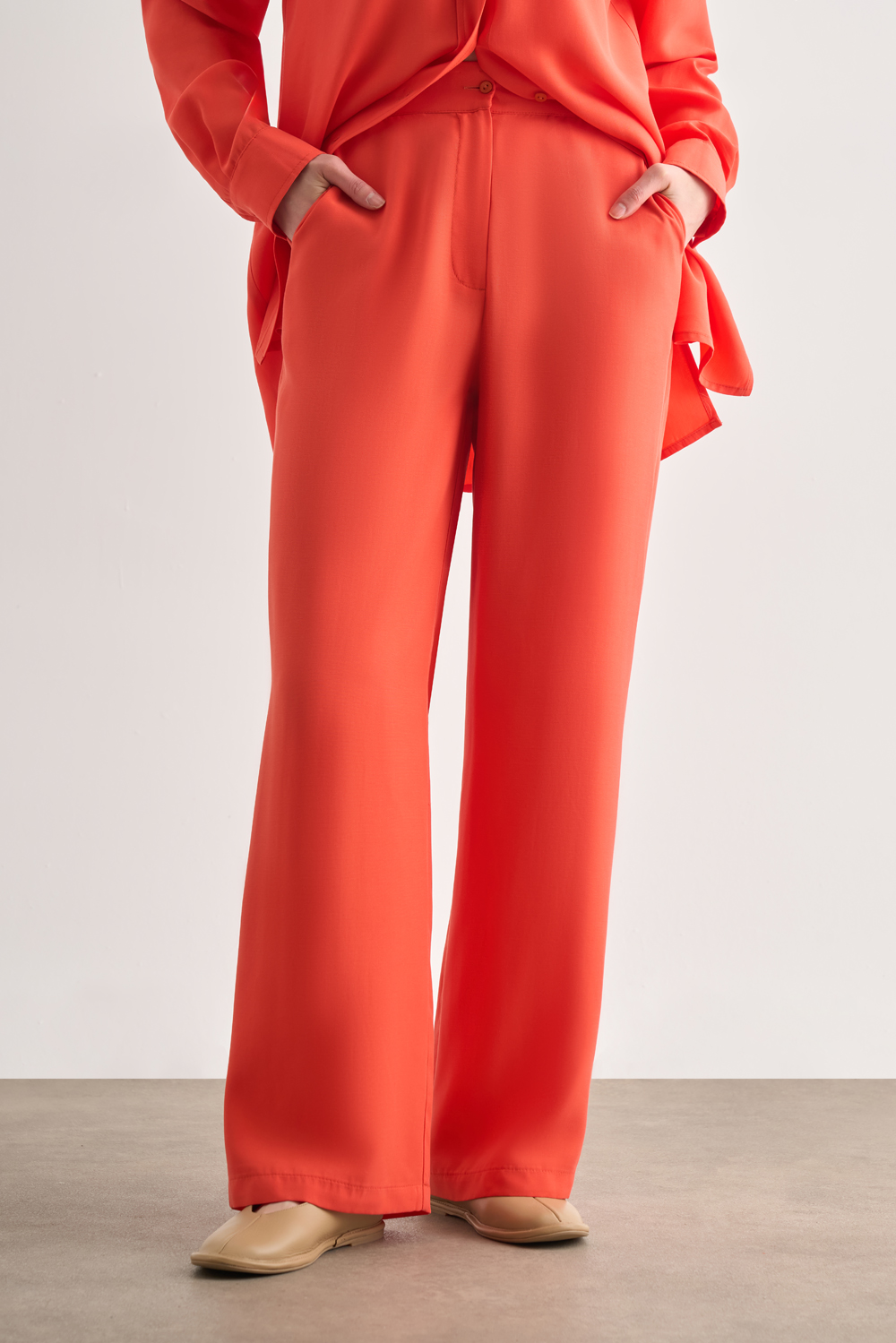 mizalle-nar-cicegi-kemerli-rahat-kesim-modal-pantolon-56690-12-B
