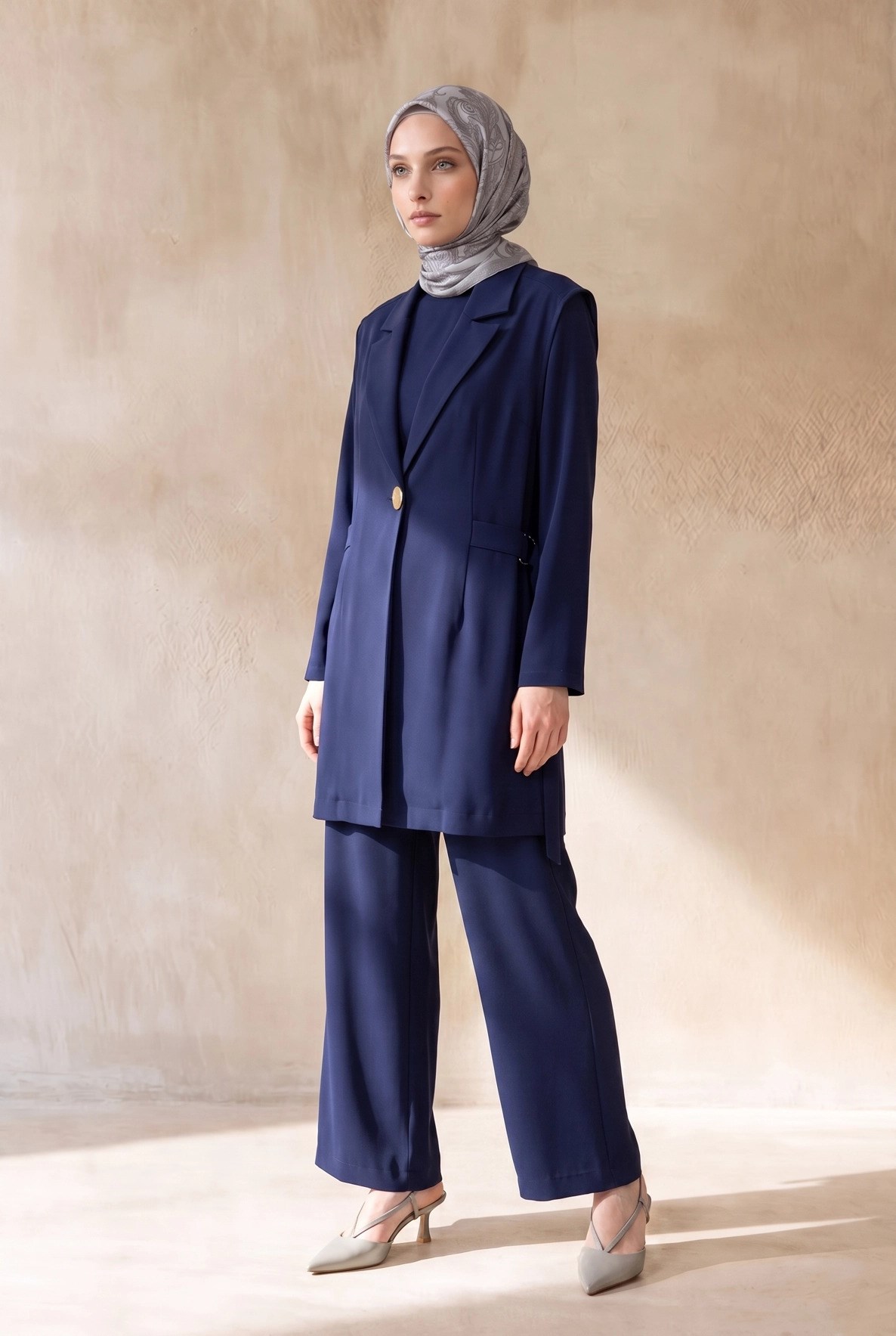 armine-trend-klasik-yaka-aksesuar-deta-20f9eb